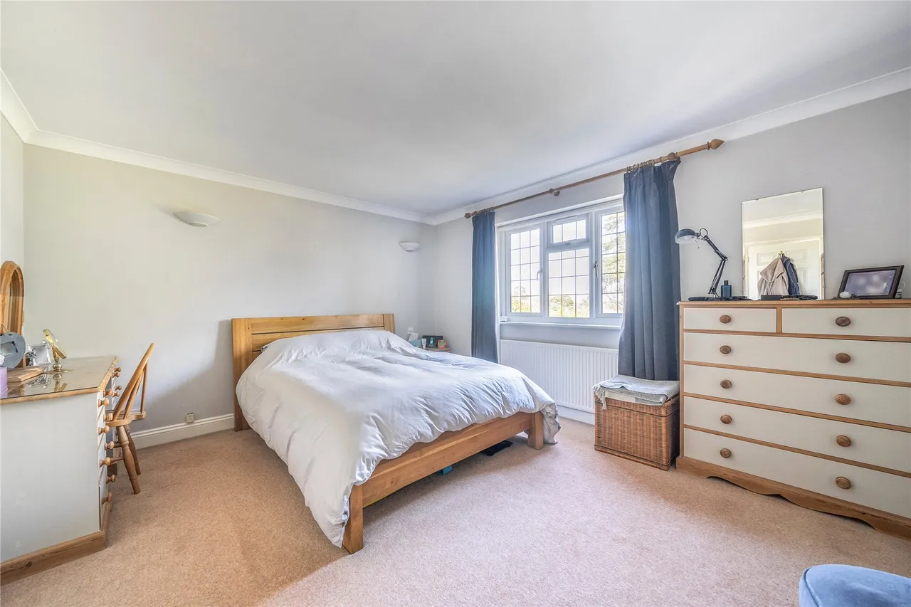 MacDonald Road, Lightwater, GU18, photo 20