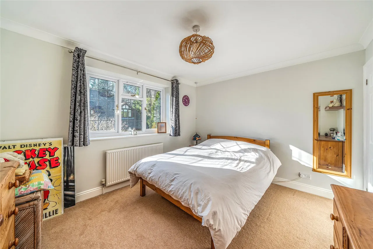 MacDonald Road, Lightwater, GU18, photo 18