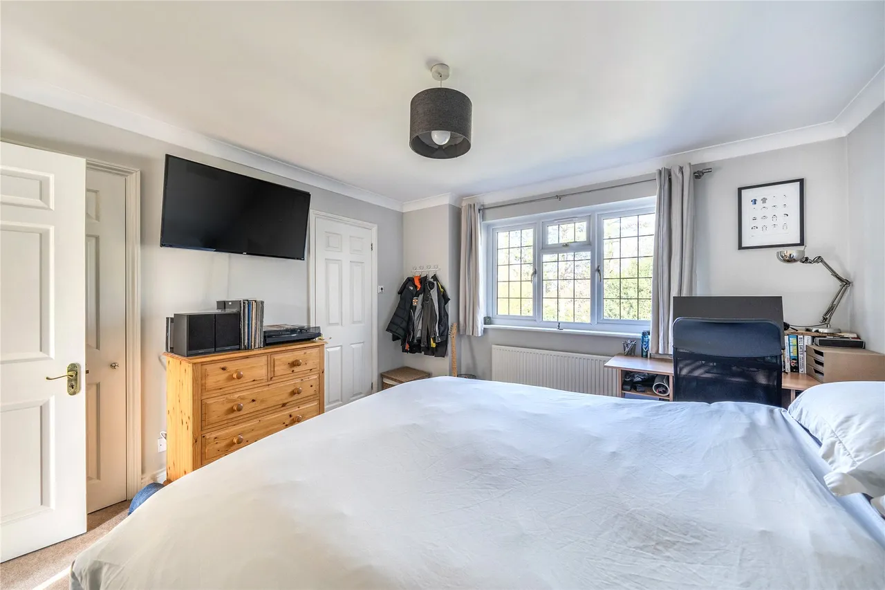 MacDonald Road, Lightwater, GU18, photo 16
