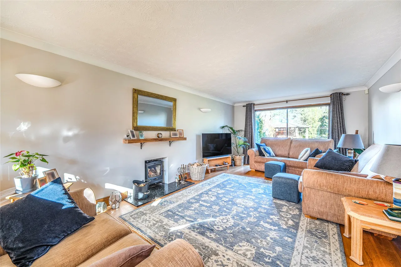 MacDonald Road, Lightwater, GU18, photo 8