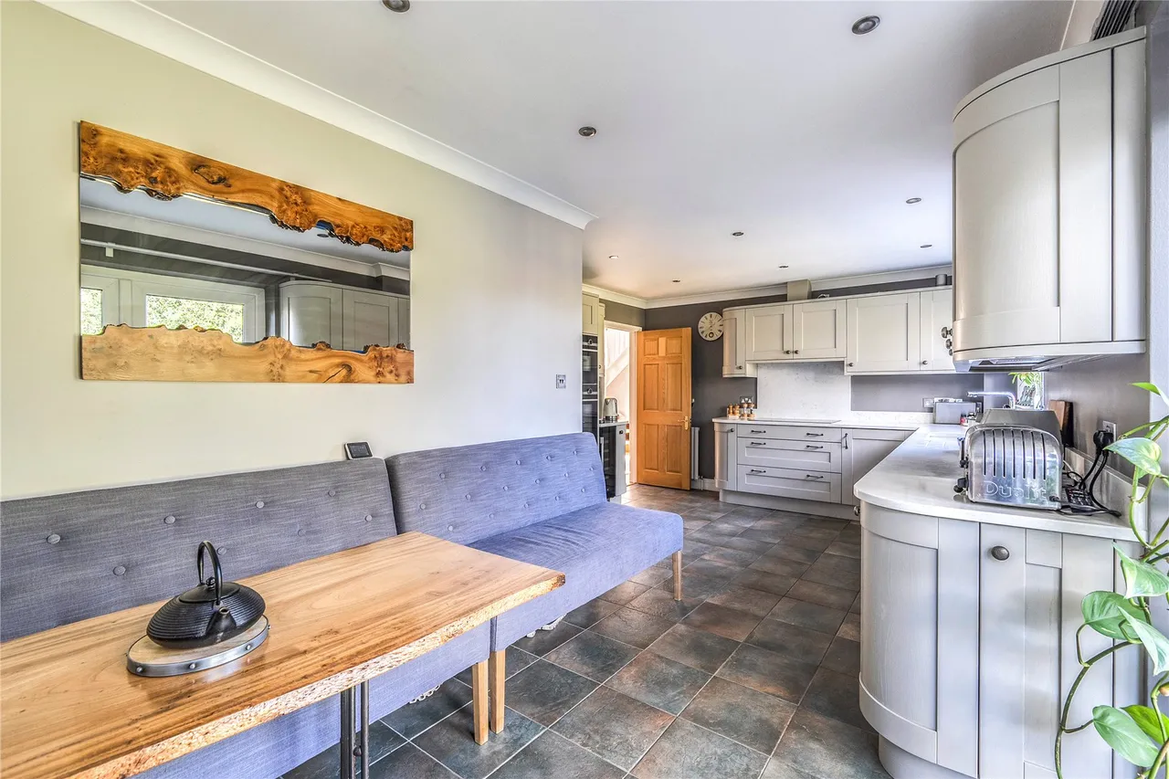 MacDonald Road, Lightwater, GU18, photo 5