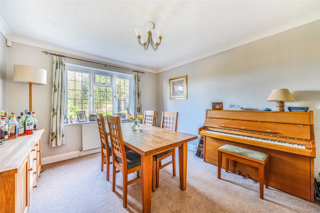 MacDonald Road, Lightwater, GU18, photo 9