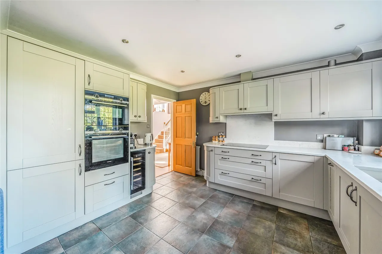 MacDonald Road, Lightwater, GU18, photo 4