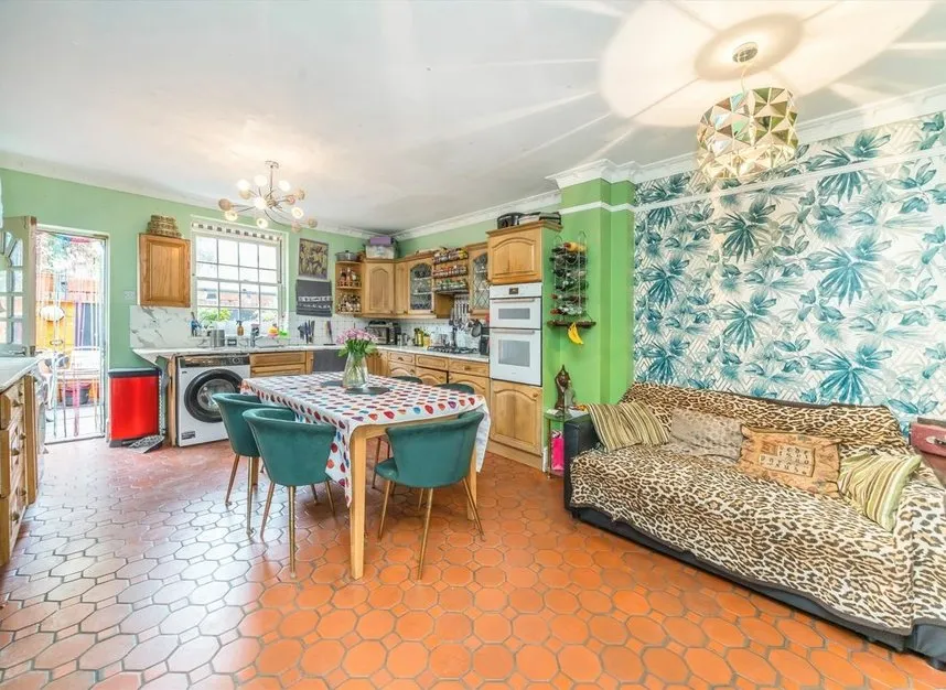 Falkland Road, Kentish Town, NW5, photo 2
