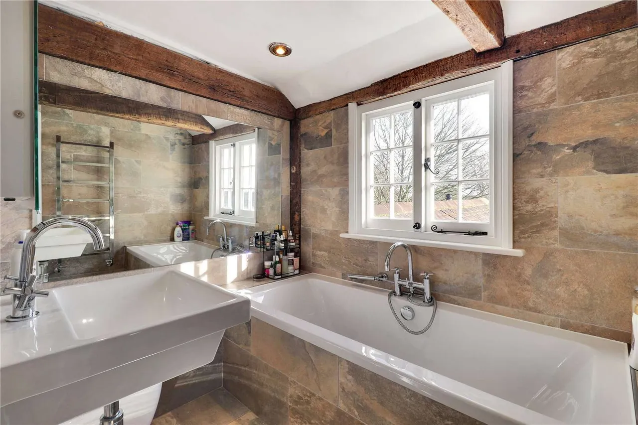 Conghurst Lane, Hawkhurst, Cranbrook, Kent, TN18 5EA, photo 12