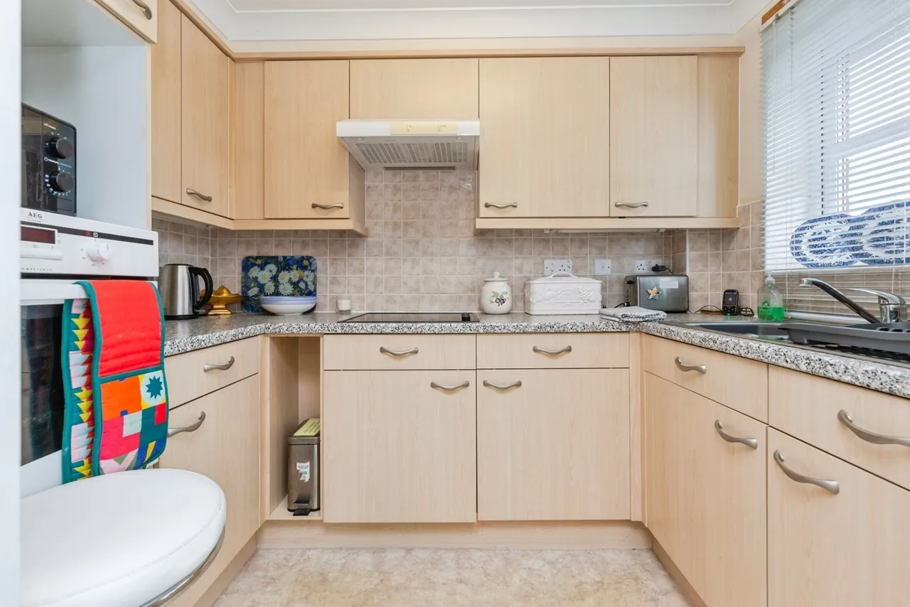 Fairweather Court, Darlington, Durham, DL3, photo 4