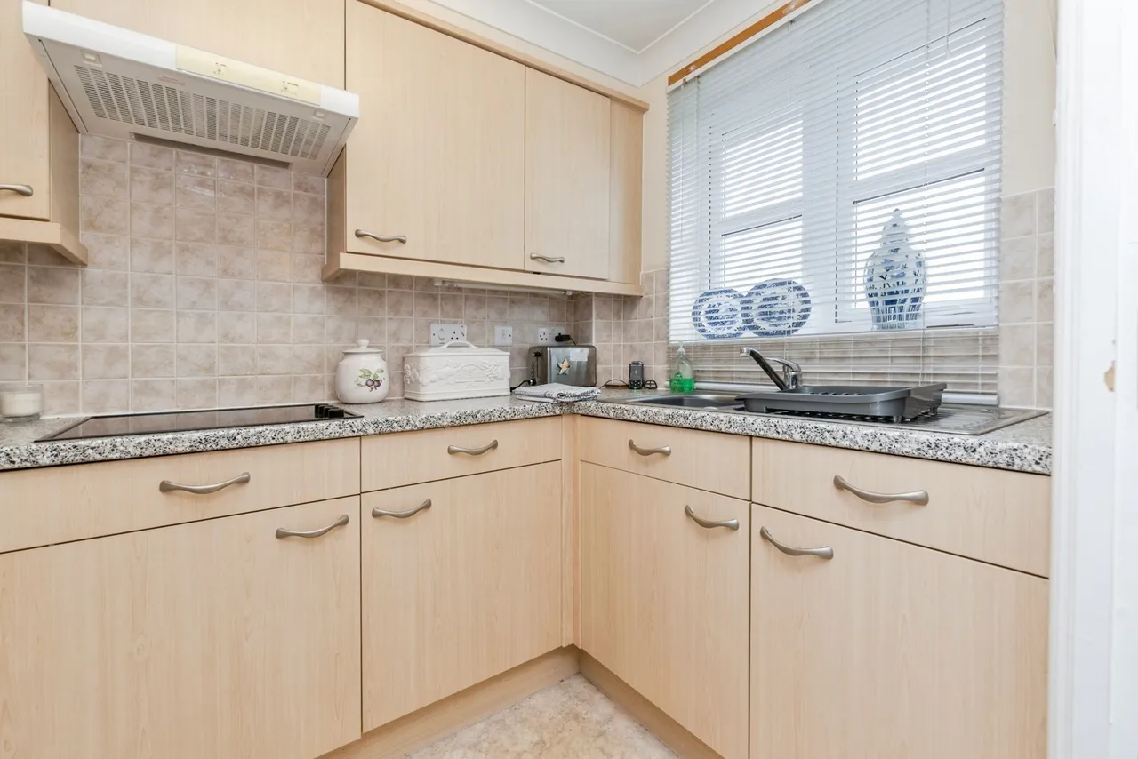 Fairweather Court, Darlington, Durham, DL3, photo 5