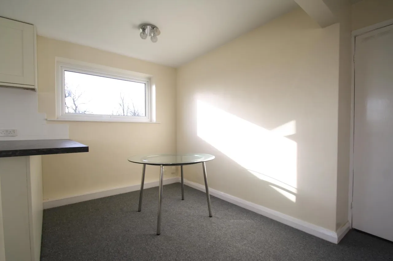 The Moorlands, Leeds, LS17, photo 3