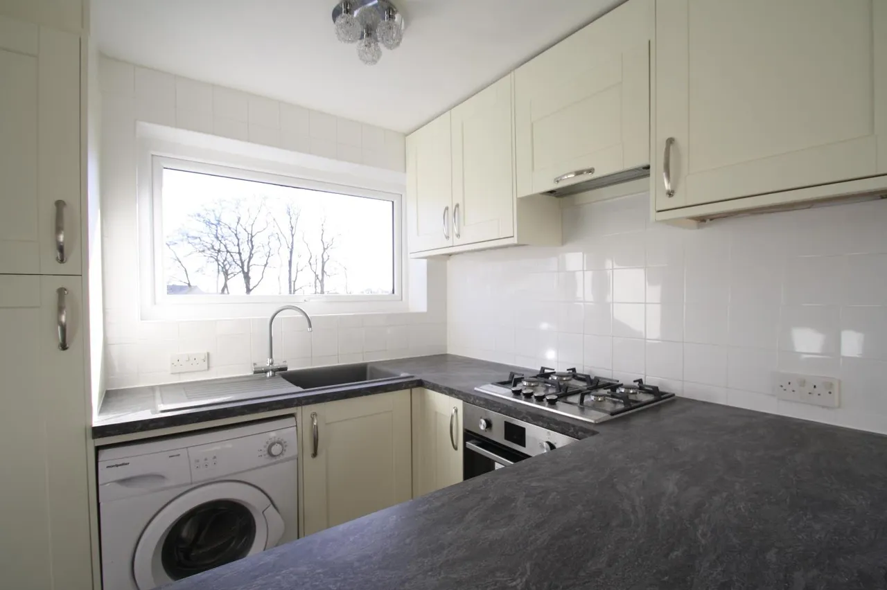The Moorlands, Leeds, LS17, photo 4