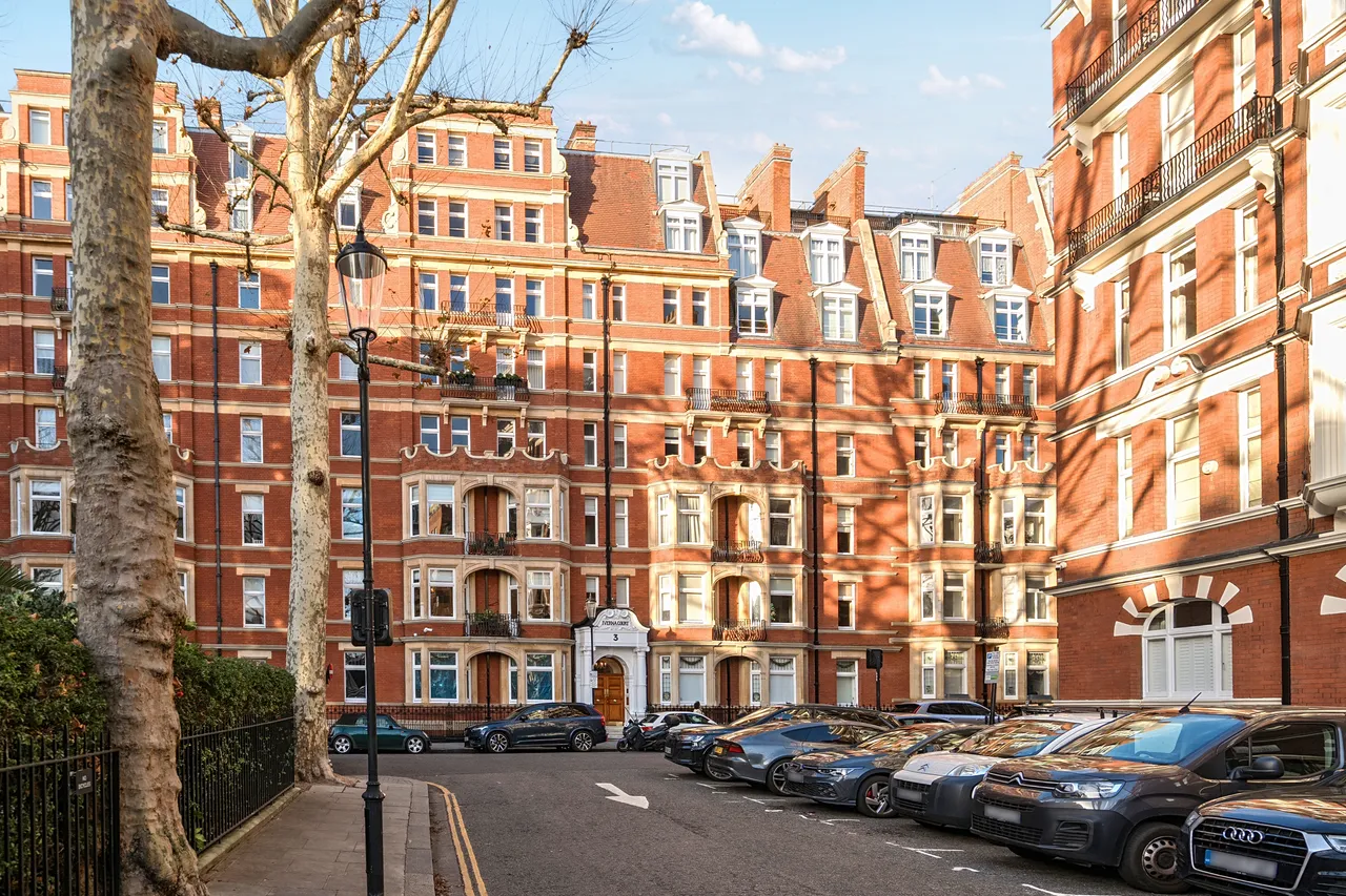 Iverna Court, London, W8, photo 11