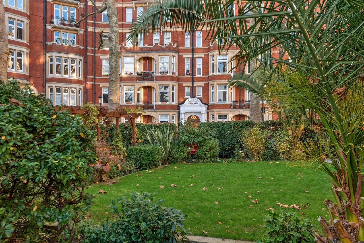 Iverna Court, London, W8, photo 6