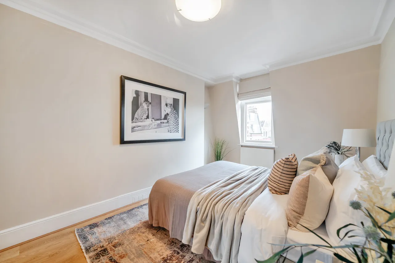 Iverna Court, London, W8, photo 2