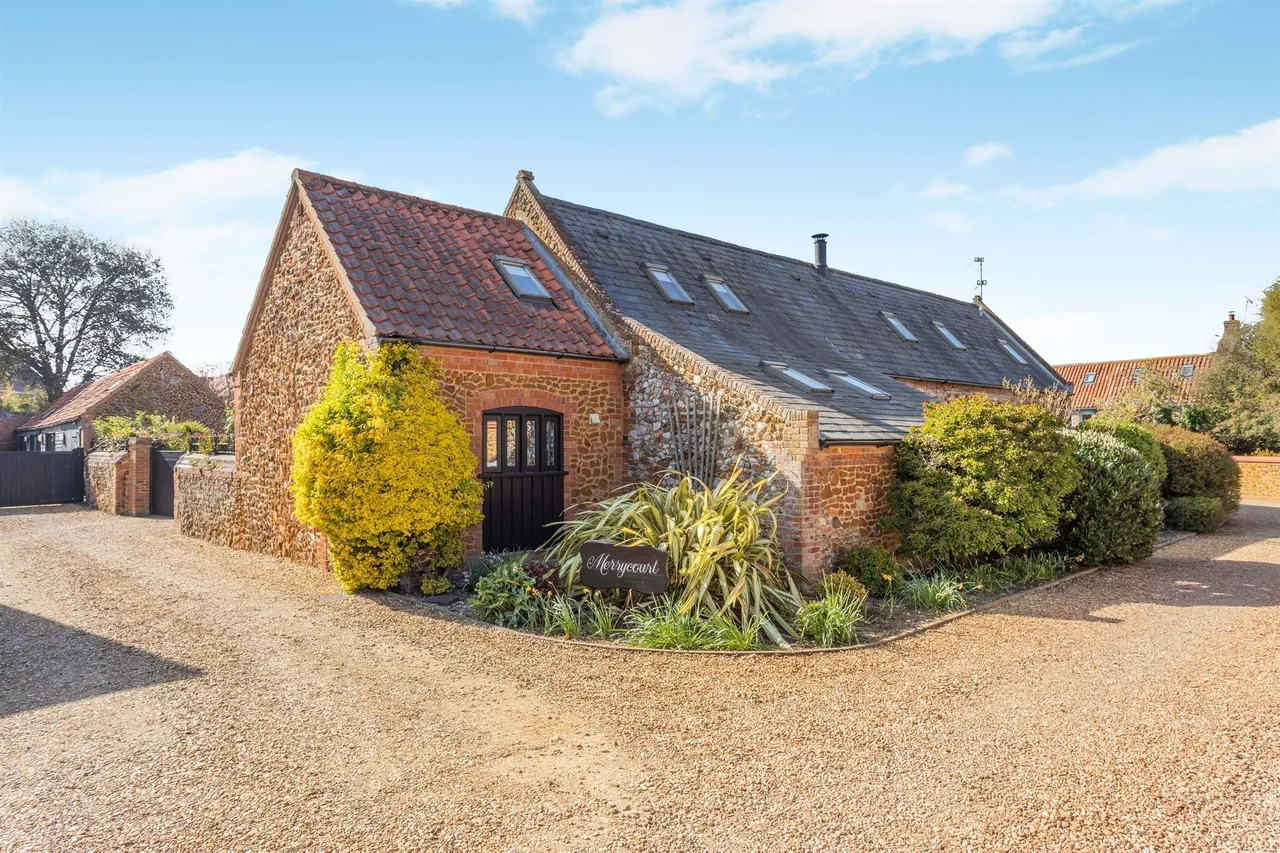 4 bed house for sale, Cliff Farm Barns, Old Hunstanton, PE36