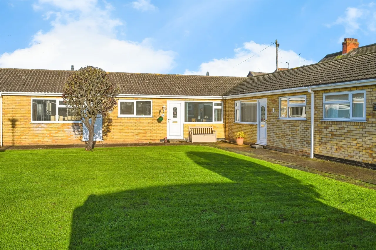 2 bed house for sale — Burgh Road, Skegness