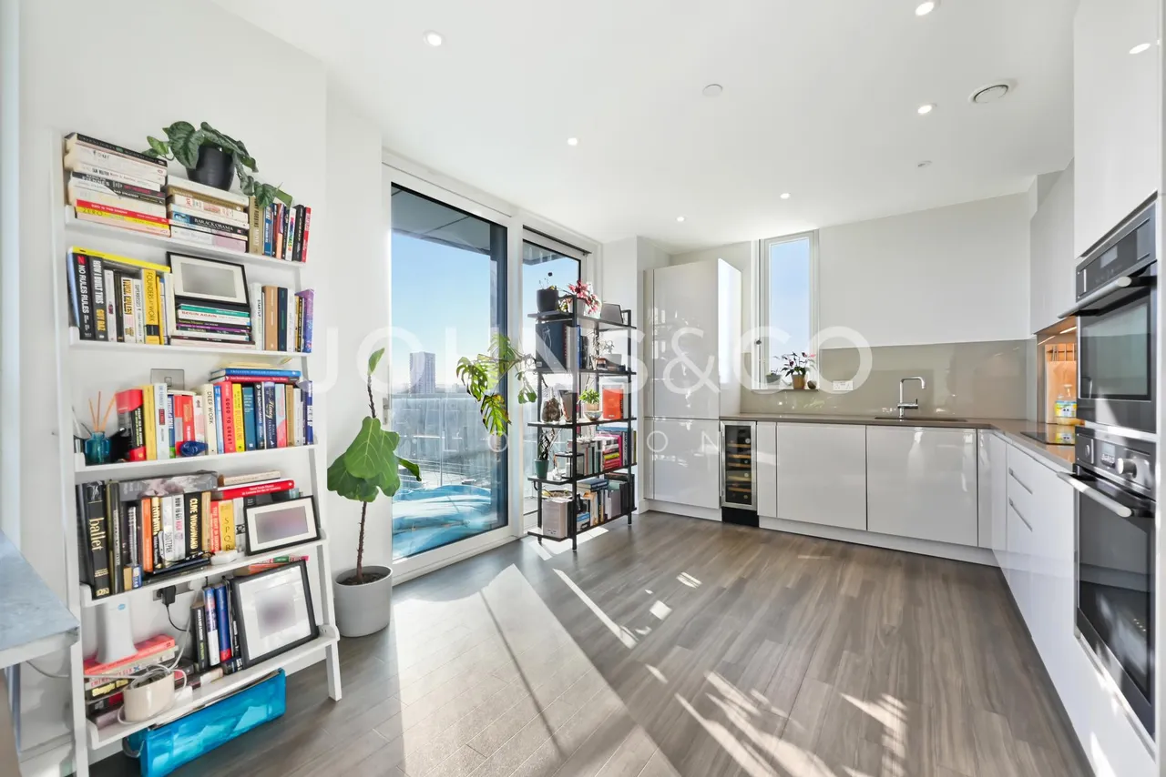 Pinto Tower, Nine Elms Point, SW8, photo 2