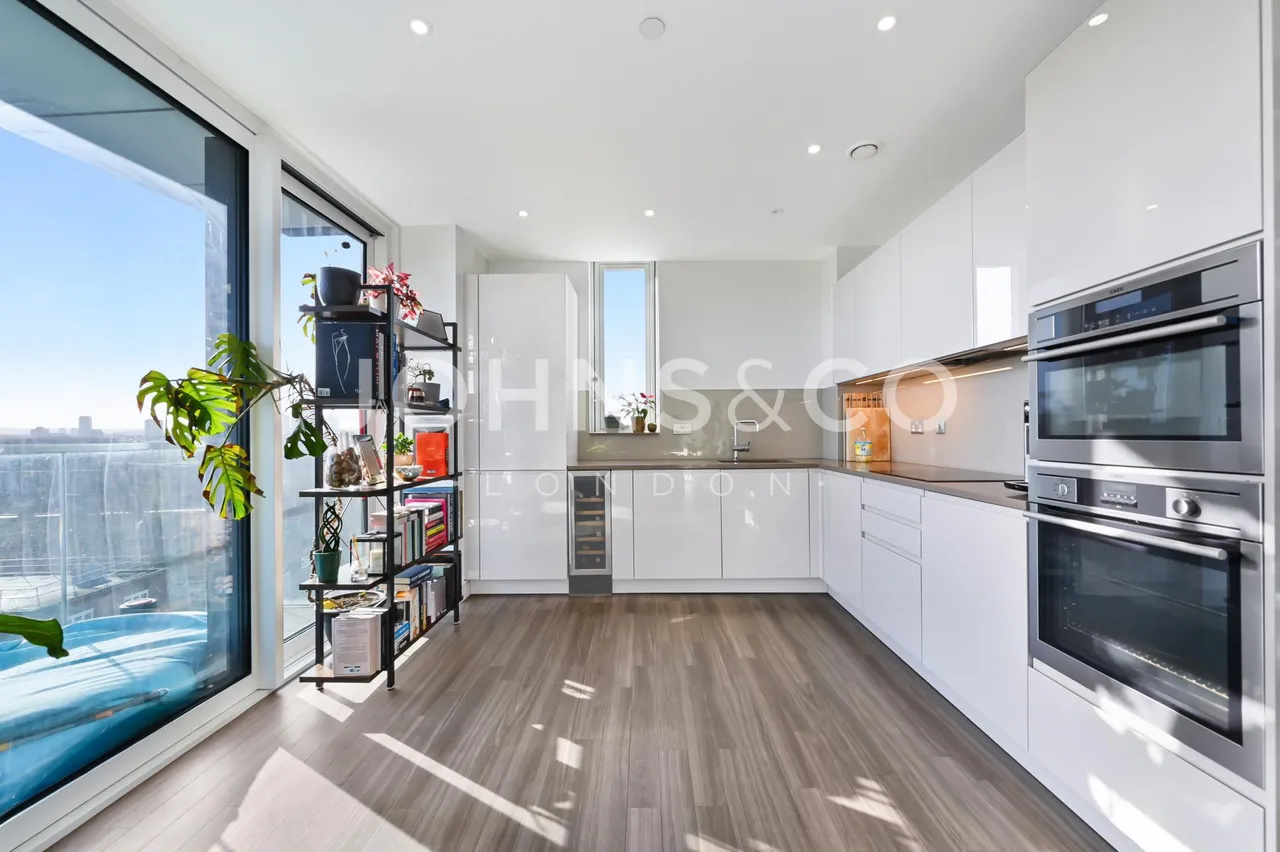 2 bed flat for sale, Pinto Tower, Nine Elms Point, SW8