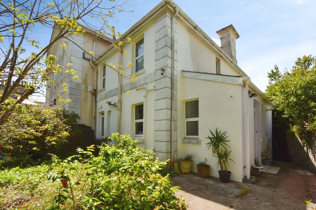 3 bed property for sale, Cleveland Road, Torquay, TQ2