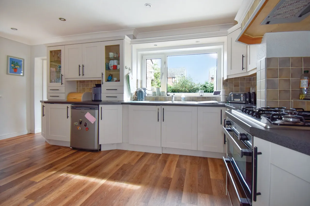 Bristol Avenue, Farington, Leyland, PR25 4QZ, photo 9
