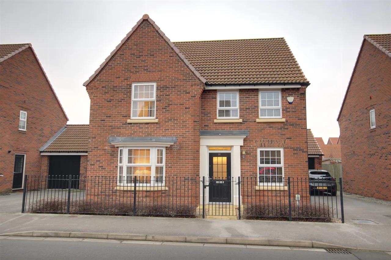 4 bed house for sale — Lawrance Avenue, Anlaby, Hull