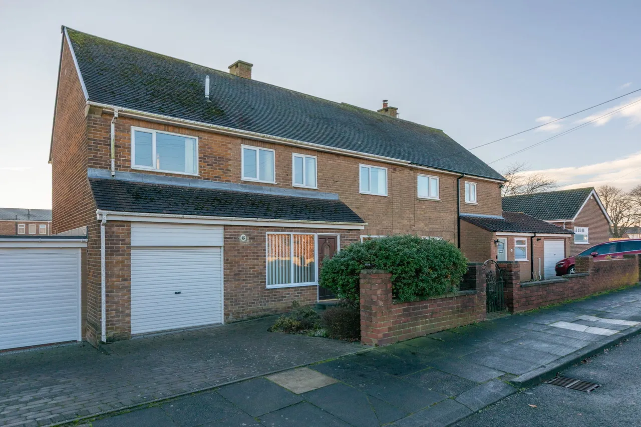 5 bed house for sale — Demesne Drive, Bedlington, NE22 5SL