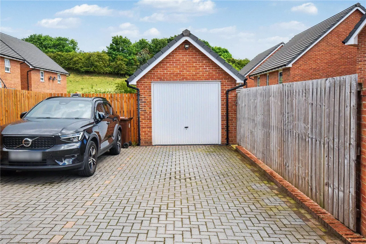 Davy Avenue, Micklefield, LS25, photo 23