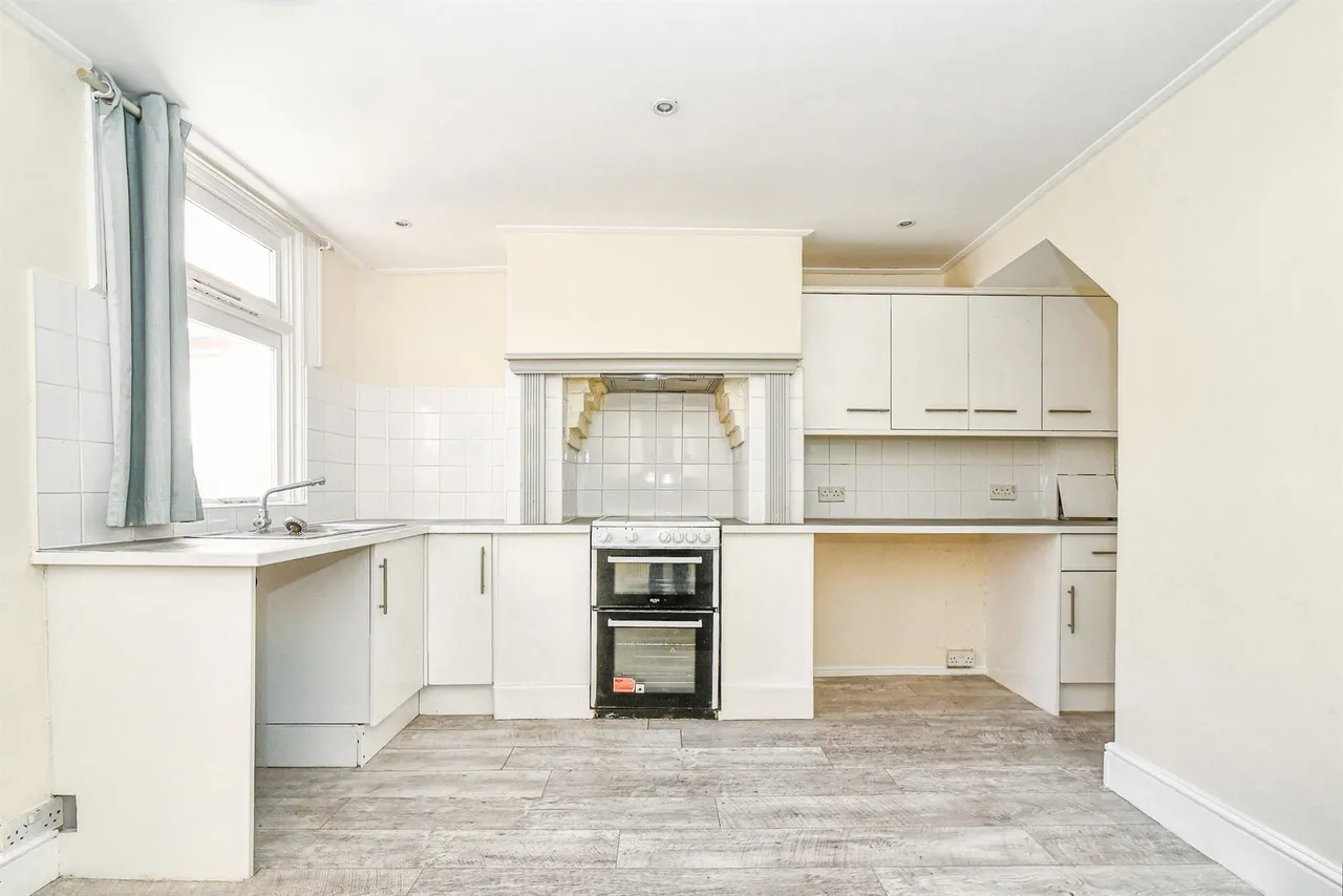 Crombey Street, Swindon, photo 6