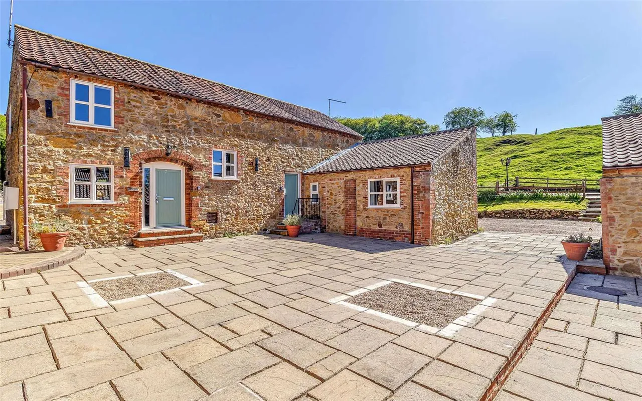 4 bed house for sale — Spring Mill, 40 Caistor Lane, Tealby, Market Rasen, LN8 3XN