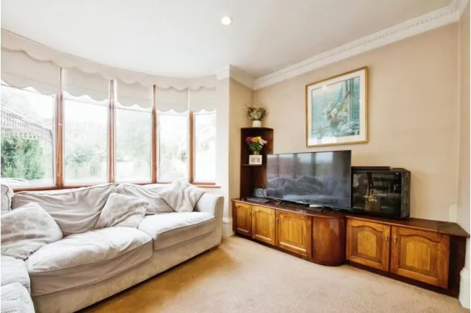 Fox Lane, London, photo 10