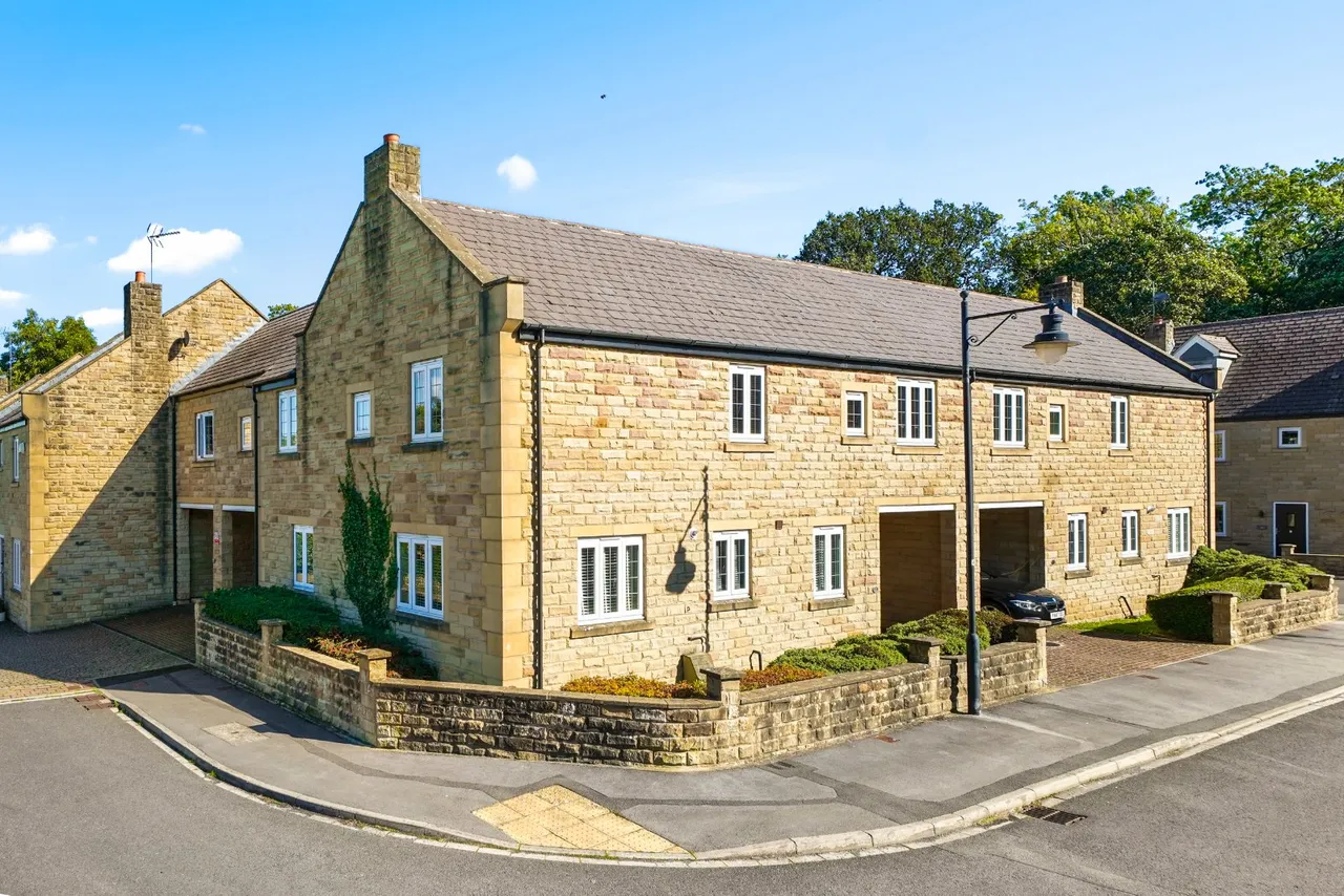 2 bed flat for sale, Clark Beck Close, Harrogate, HG3