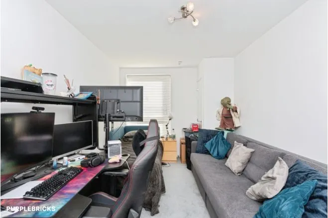 Moorfield Place, Farnborough, GU14, photo 8