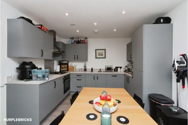 Moorfield Place, Farnborough, GU14, photo 3