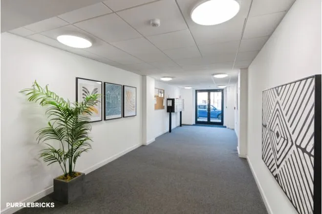 Moorfield Place, Farnborough, GU14, photo 2