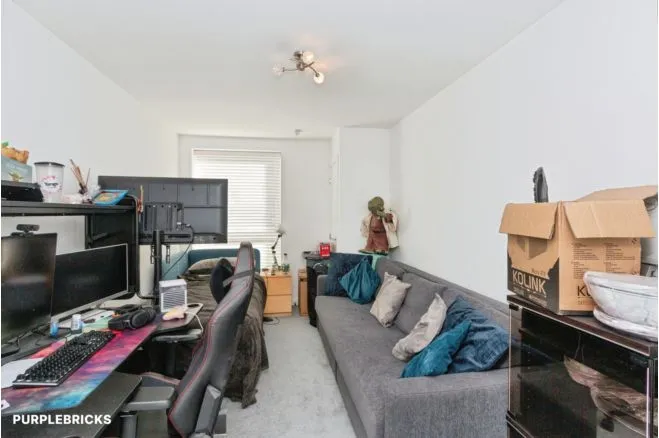 Moorfield Place, Farnborough, GU14, photo 11