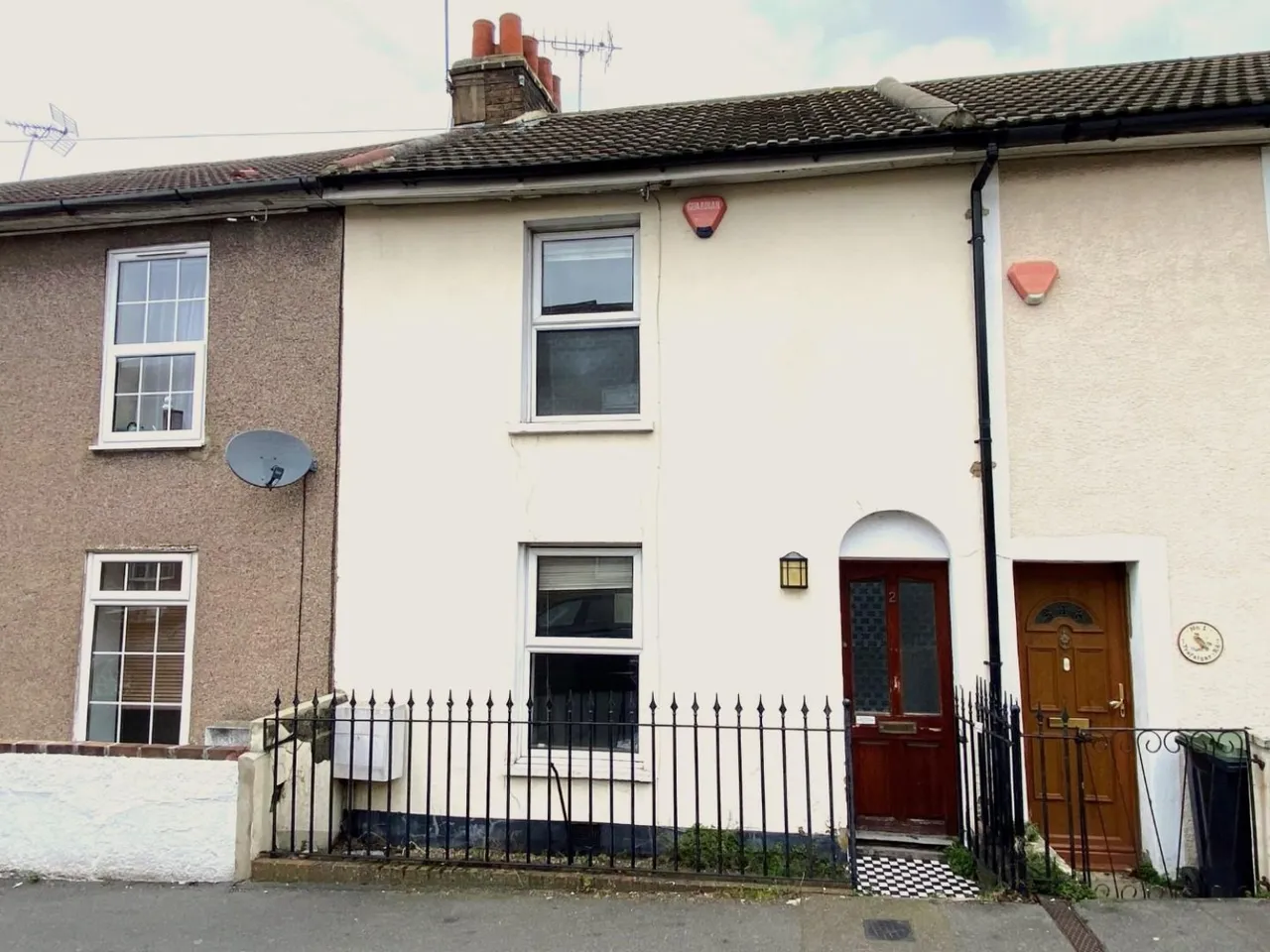 2 bed house for sale — Trafalgar Road, Gravesend