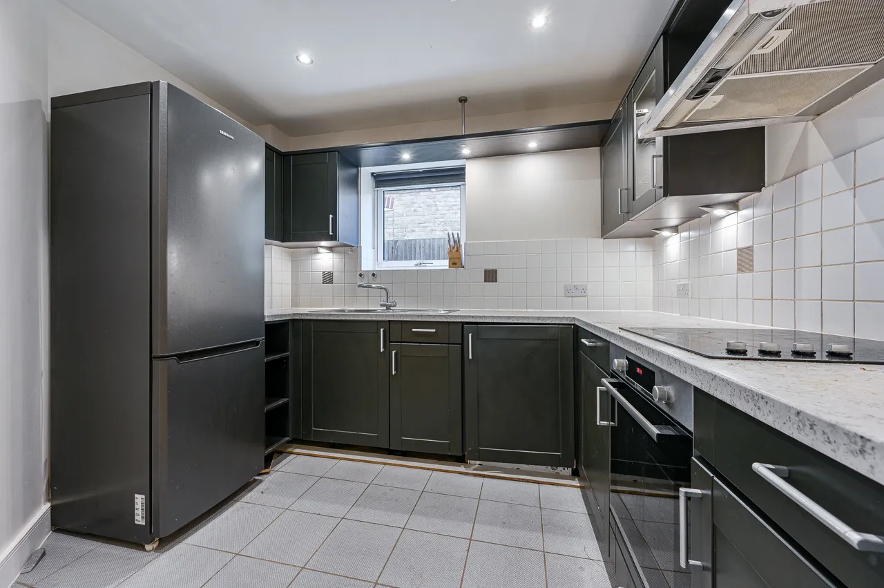 Flat 1, 19 Highfield Close, London, photo 3
