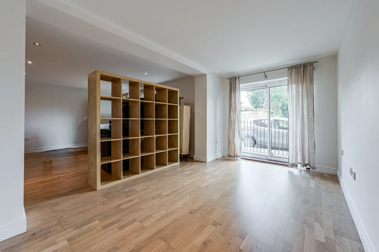 Flat 1, 19 Highfield Close, London, photo 5