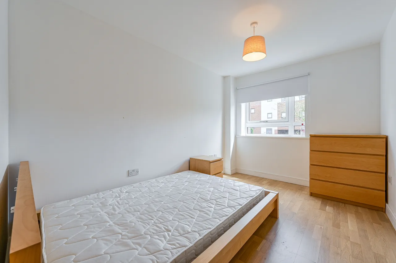 Flat 1, 19 Highfield Close, London, photo 8