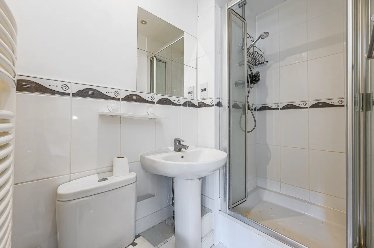 Flat 1, 19 Highfield Close, London, photo 12