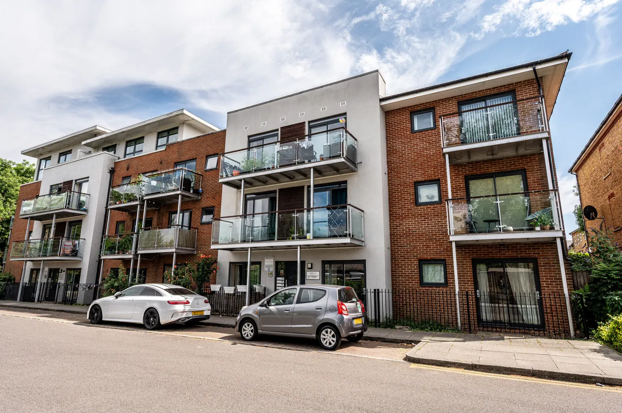 Flat 1, 19 Highfield Close, London, photo 11