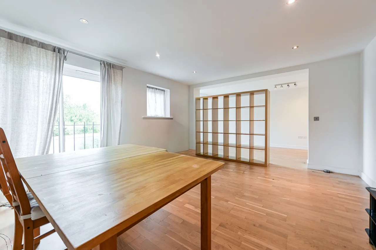 Flat 1, 19 Highfield Close, London, photo 2