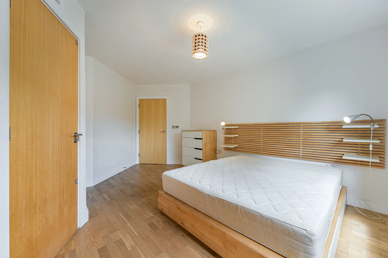 Flat 1, 19 Highfield Close, London, photo 7