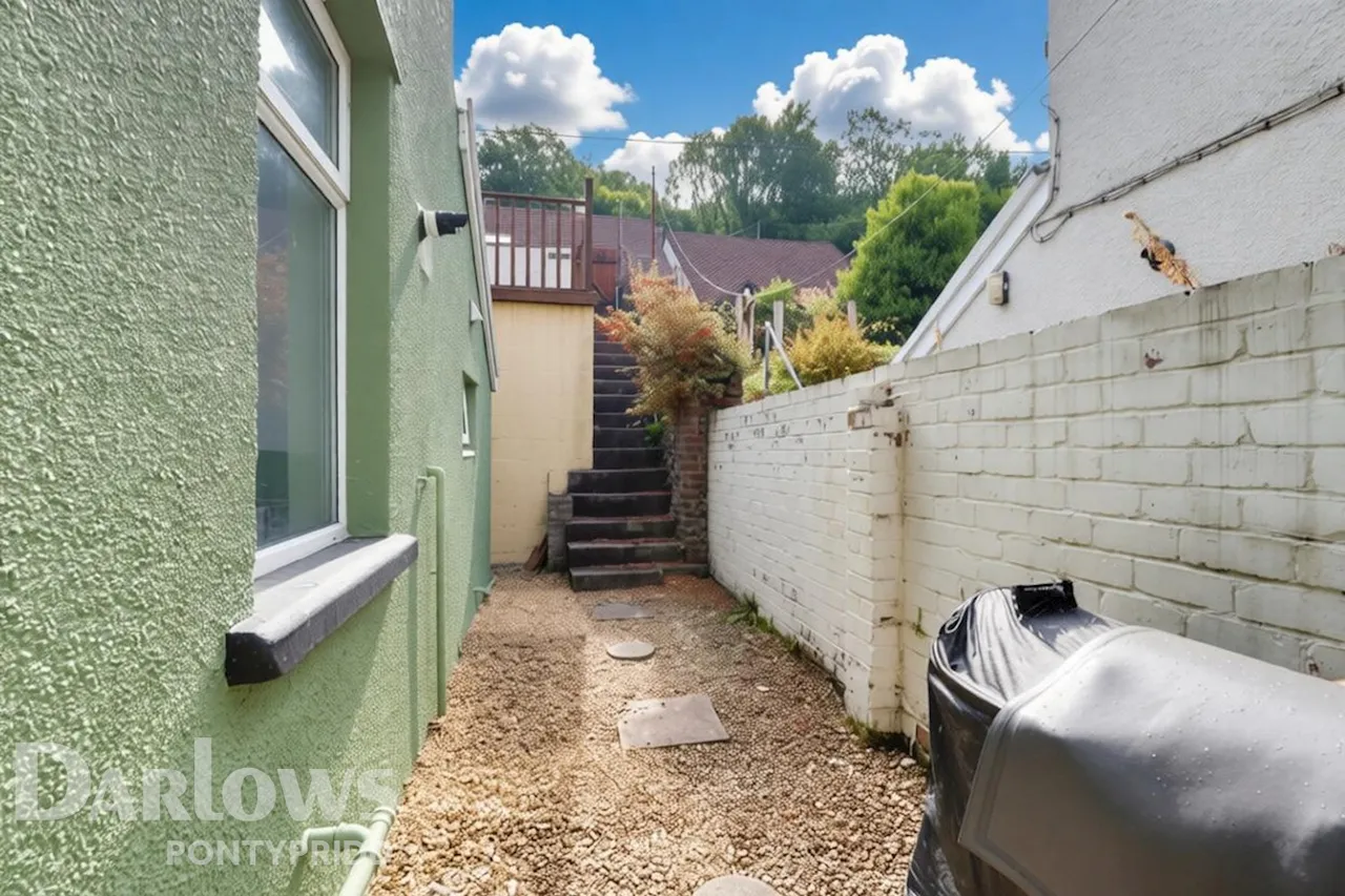 Merthyr Road, Pontypridd, photo 16