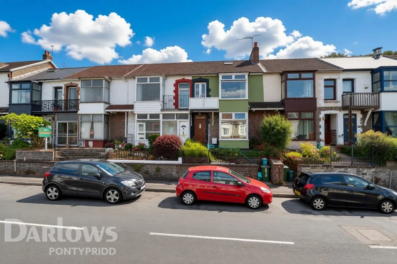 4 bed house for sale, Merthyr Road, Pontypridd