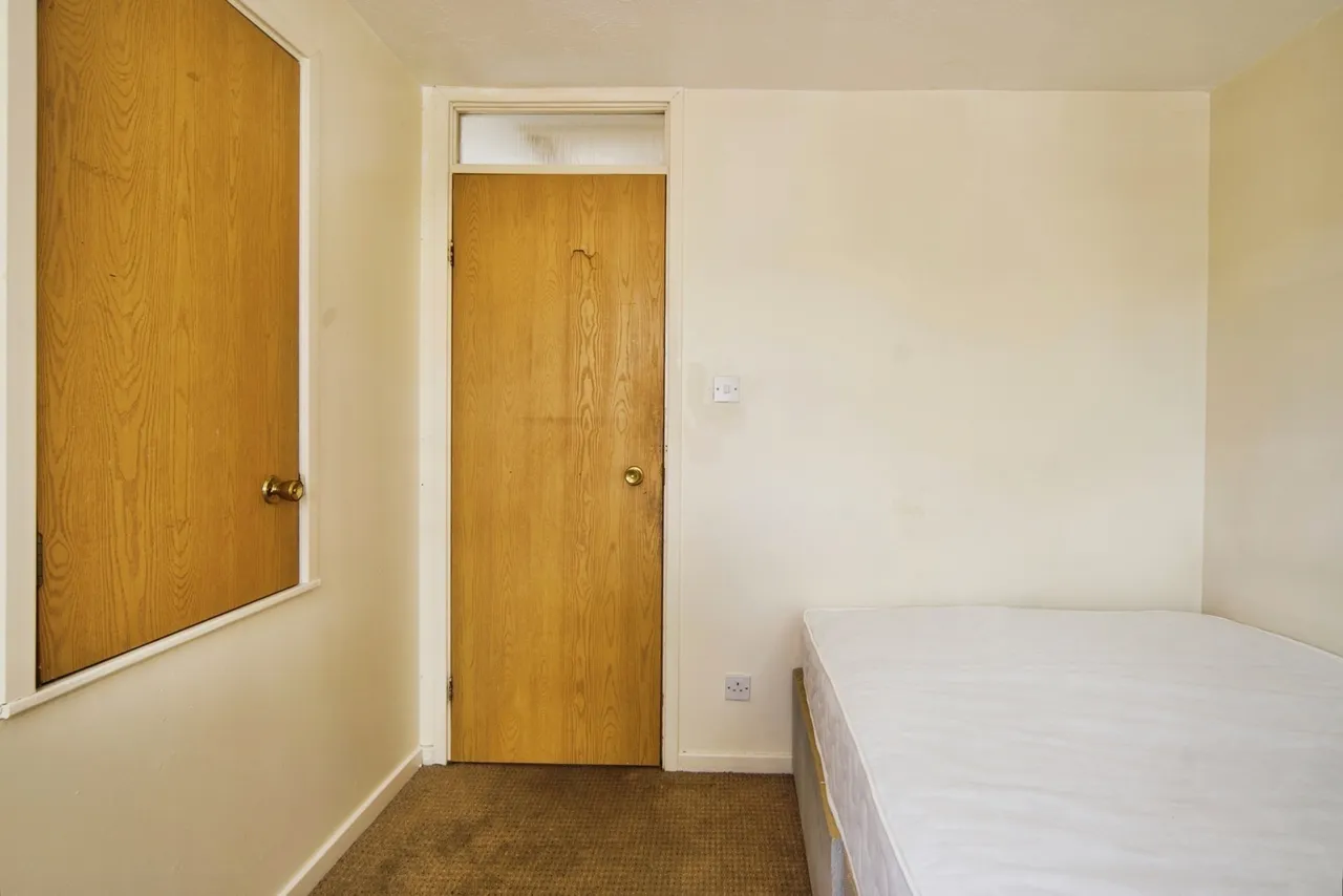 Canterbury Close, Beckton, London, E6, photo 11