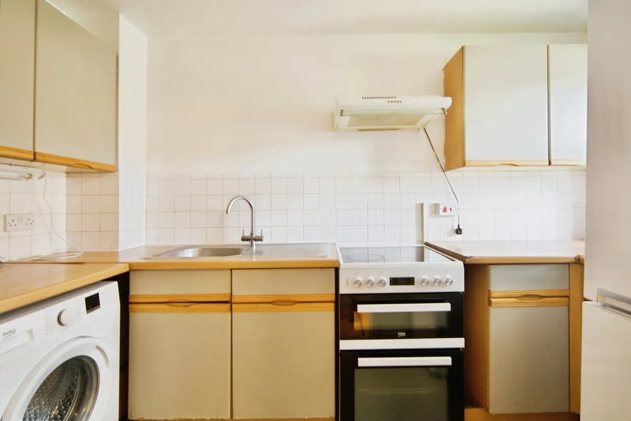 Canterbury Close, Beckton, London, E6, photo 7
