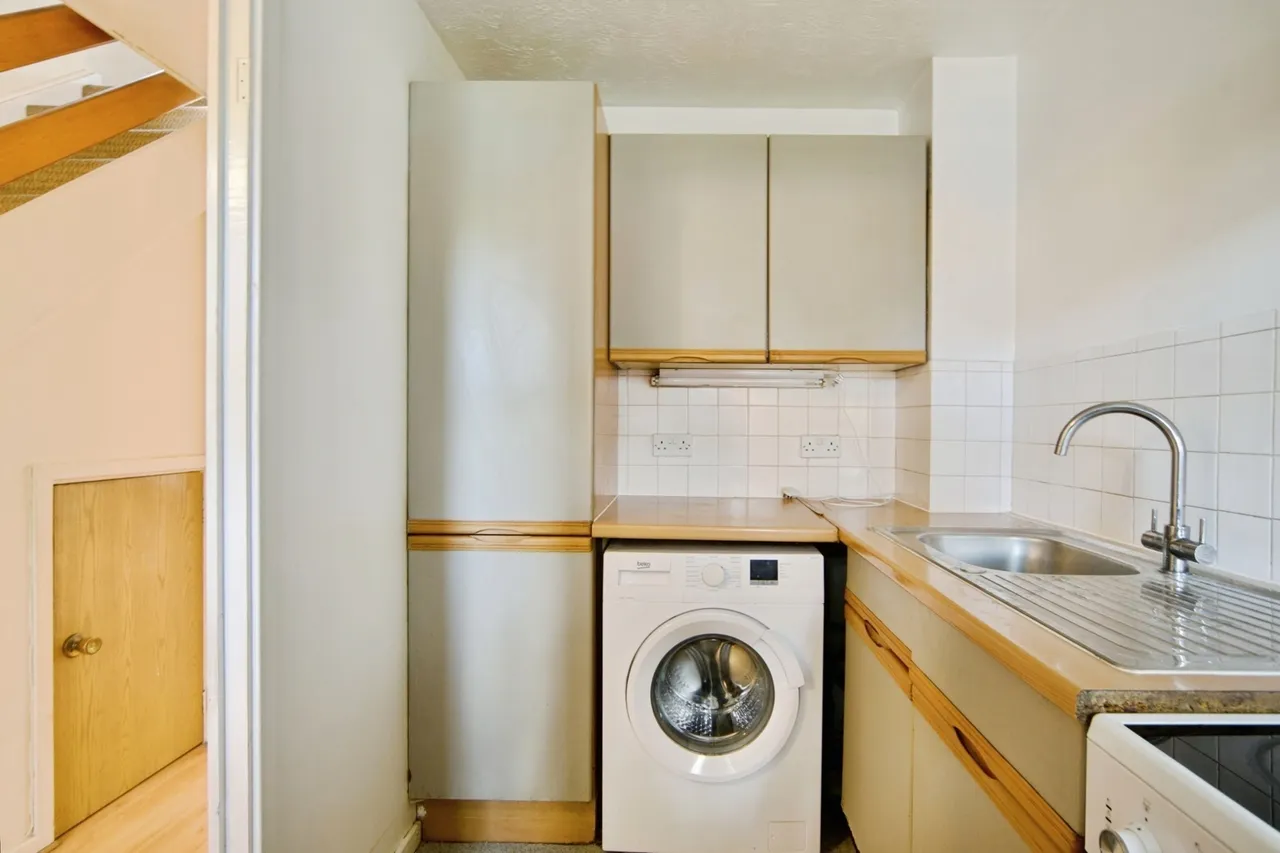 Canterbury Close, Beckton, London, E6, photo 6