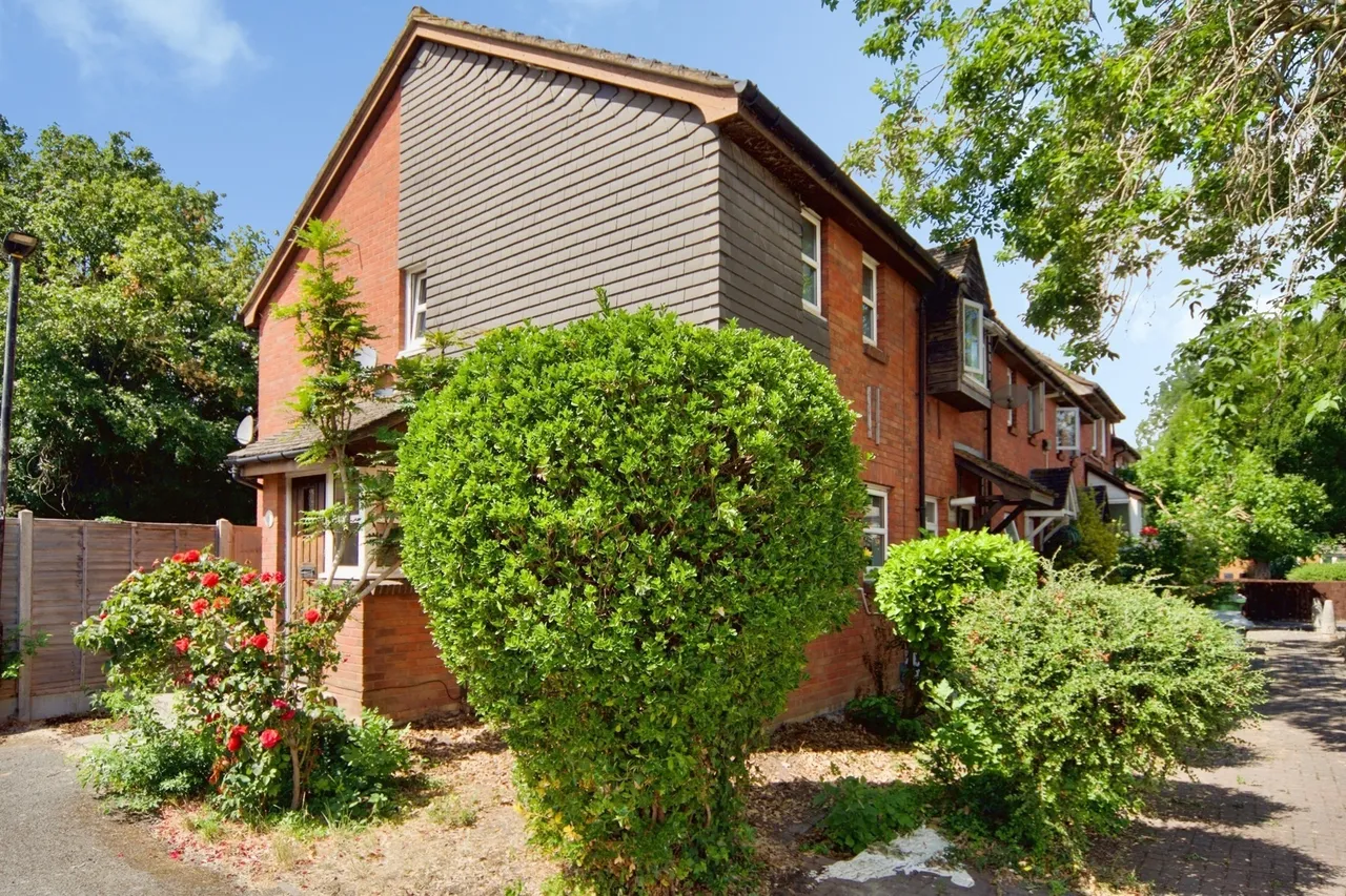 2 bed house for sale — Canterbury Close, Beckton, London, E6