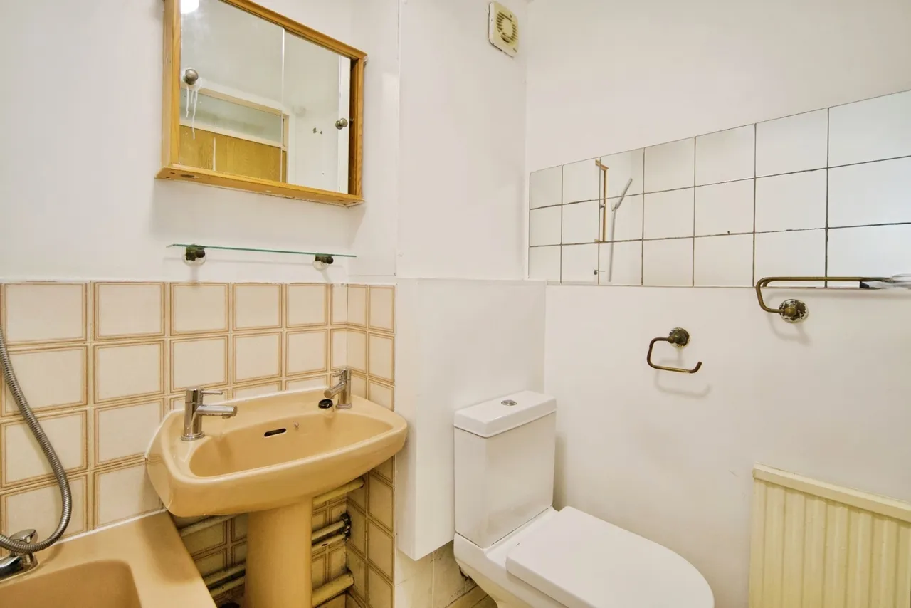 Canterbury Close, Beckton, London, E6, photo 13