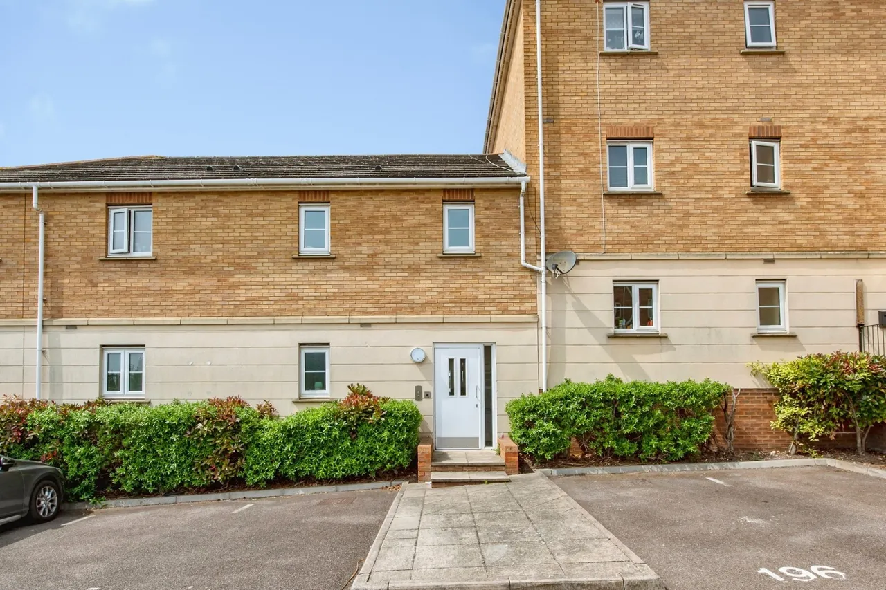 1 bed flat for sale — Ambleside, Purfleet-on-Thames, Essex, RM19