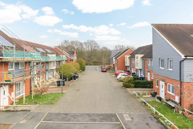 Longden Avenue, Row Town KT15 1EB, photo 11